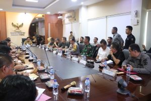 Pjb Gubernur Sumsel Agus Fatoni saat memimpin rapat terpadu persiapan Rapat Persiapan Penyelenggaraan Pemilu 2024 Selasa (23/2)