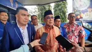 Eddy Santana Putra setorkan formulir pendaftaran bacagub ke PAN/Detikcom