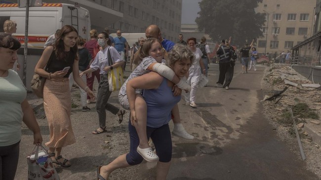 RI kecam serangan rudal Rusia di RS Anak Ukraina. (CNN Indonesia/AFP)