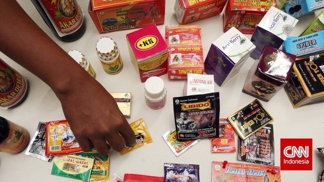 BPOM RI baru-baru ini menindak lebih dari 100 ribu obat berbahan herbal tidak sesuai ketentuan. Obat itu bisa menimbulkan kerusakan ginjal dan hati. Ilustrasi. (CNN Indonesia).