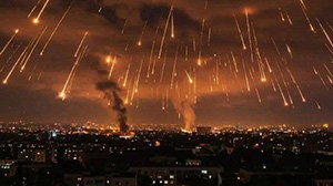 Gambar yang diambil dari kantor berita The Iranian News pada Selasa (17/6/2025) menunjukkan serangan rudal Iran ke Israel. Rezim Israel telah meminta Iran, melalui mediator barat, untuk menghentikan serangan balasannya. (Tribunnews.comX/)