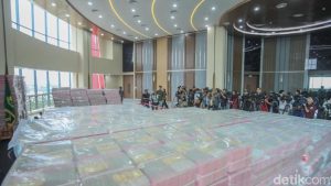 
Penyitaan uang tunai senilai Rp11,8 triliun telah diumumkan secara resmi dalam jumpa pers di Gedung Bundar, Kejaksaan Agung (Kejagung), Jakarta Selatan, Senin (17/6/2025). Foto2: Rifkianto Nugroho
