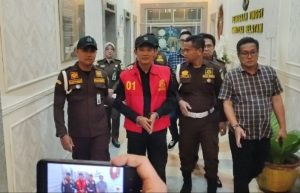 foto : Mantan Wako Palembang Harnojoyo Resmi Jadi Tersangka Baru Kasus Korupsi Pasar Cinde.-Foto: Fadli/sumeks.co -
