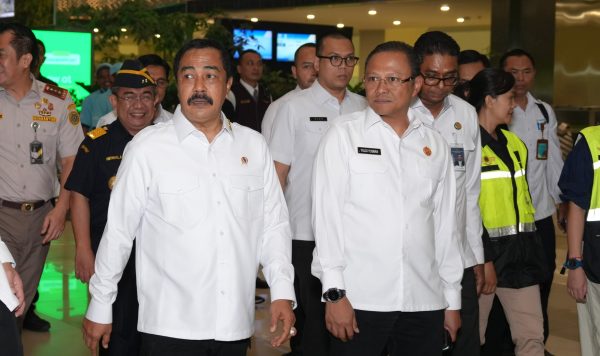 Menteri Imigrasi Agus Andrianto bersama jajaran saat mengecek sistem autogate dan inovasi pelayanan Imigrasi di Bandara Soekarno-Hatta, Kamis (24/07/2025). (IndonesiaBerdaulat.com/ Dok. Imigrasi)