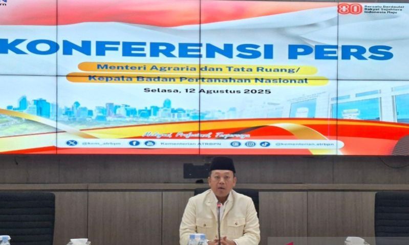 Menteri Agraria dan Tata Ruang/Kepala Badan Pertanahan Nasional (ATR/BPN) Nusron Wahid dalam konferensi pers di Jakarta, Selasa (12/8/2025). (Foto: Inilahcom/Antara)