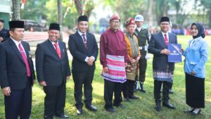 HUT RI ke-80, Rektor UIN Raden Fatah Serahkan Tanda Kehormatan Satyalancana untuk 18 ASN dan Penghargaan bagi Mahasiswa Berprestasi