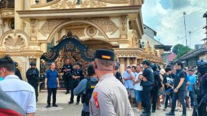 Potret rumah mewah Haji Sutar di Tulung Selapan OKI saat digerebek BNN. (detiknews.com/Dok. Istimewa)