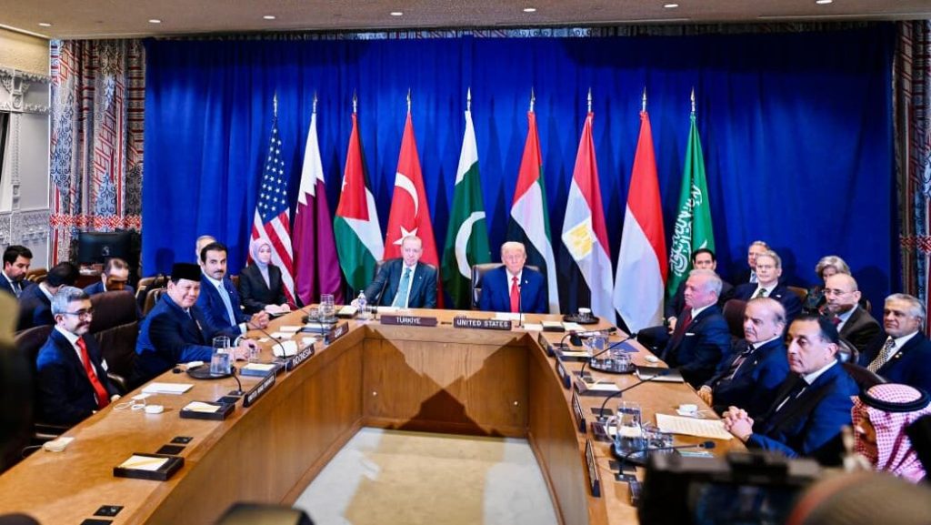 Presiden Republik Indonesia, Prabowo Subianto, menghadiri Multilateral Meeting on the Middle East atas undangan Presiden Amerika Serikat, Donald Trump di Ruang Konsultasi Dewan Keamanan Perserikatan Bangsa-Bangsa (PBB), New York, pada Selasa, 23 September 2025. Foto: BPMI Setpres/Laily Rachev
