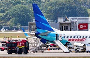 Insiden mendebarkan menimpa penerbangan Garuda Indonesia GA829 di Bandara Changi, Singapura, Rabu (25/3/2026). (Foto: Instagram/@the.planet.enthusiast)