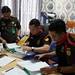 Tim Penyelidik Tindak Pidana Khusus Kejaksaan Negeri Musi Banyuasin melakukan penggeledahan dan penyitaan di dua lokasi, yaitu Kantor Bagian Tata Pemerintahan Kabupaten Musi Banyuasin dan Bidang Aset pada Badan Pengelolaan Keuangan dan Aset Daerah (BPKAD) Kabupaten Musi Banyuasin yang beralamat di Jalan Kolonel Wahid Udin, Serasan Jaya, Kabupaten Musi Banyuasin, Provinsi Sumatera Selatan, Senin, 13 April 2026. (Foto: Kejari Muba).