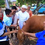 Herman Deru Isi Hari Raya Idul Adha dengan Berbagi Kurban dan Menjaga Nilai Kebersamaan Keluarga