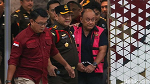 Dadan Hindayana ditahan Kejagung (detikFoto)