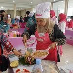 Lidyawati Cik Ujang Beri Semangat Peserta Lomba Masak: Masakan Lezat Cermin Cinta Keluarga   