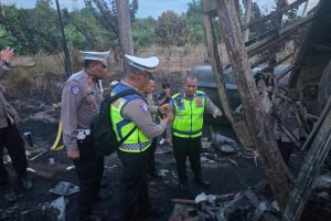 Dirlantas Polda Sumsel Kombes Pol Maesa Soegriwo saat memimpin proses olah TKP kecelakaan bus ALS di Kabupaten Musi Rawas Utara (Muratara), Rabu (6/5/2026)(Dokumentasi Polisi) Kompas.com