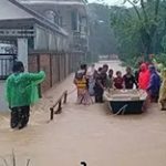 Dampak Meluasnya Banjir di Kota Padang yang Landa Tiga Kecamatan hingga Hanyutkan Kendaraan   