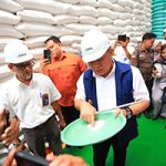 Herman Deru Pastikan Stok Beras Sumsel Aman hingga 10 Bulan, Minta Masyarakat Tidak Panic Buying   