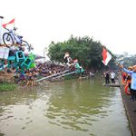 Sekda Sumsel Edward Candra Buka Festival Panjat Pinang Sumeks 2026, Tekankan Gotong Royong dan Kebersamaan   