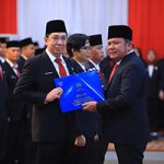 Herman Deru Tegaskan Take Home Pay Tak Akan Dikurangi, Serahkan Satyalancana Karya Satya kepada 491 PNS