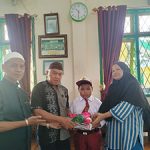 Peduli dengan Kondisi Siswa PCM SU I Serahkan Bantuan Seragam Sekolah kepada Siswa SD Muhammadiyah 2