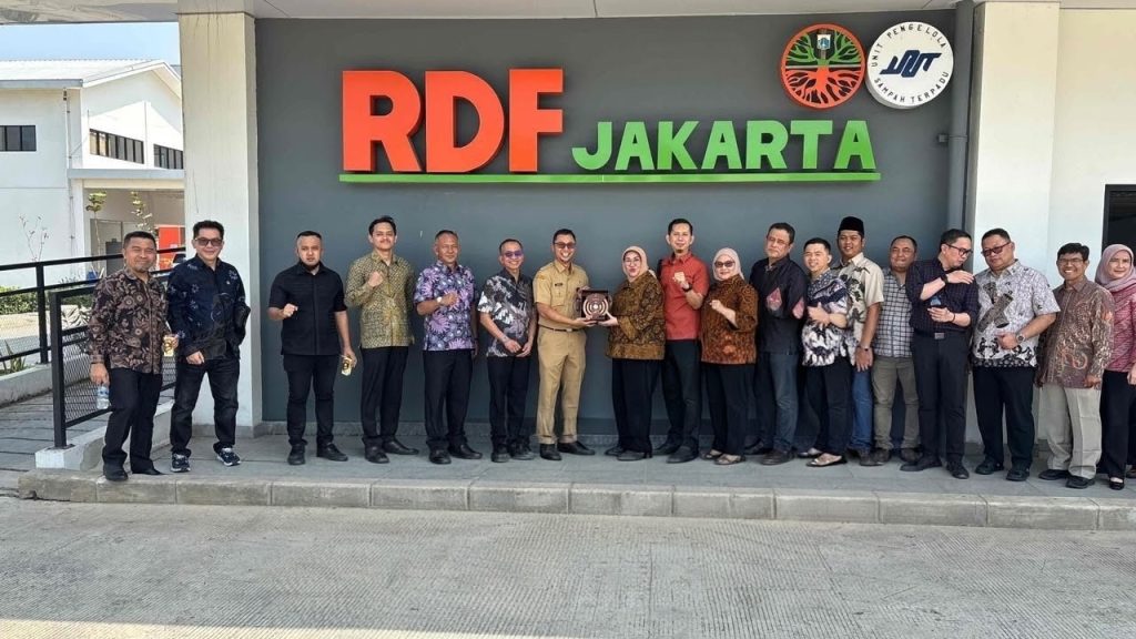 Studi banding Pansus 16 DPRD Kota Bandung ke fasilitas Refuse Derived Fuel (RDF) di Jakarta
