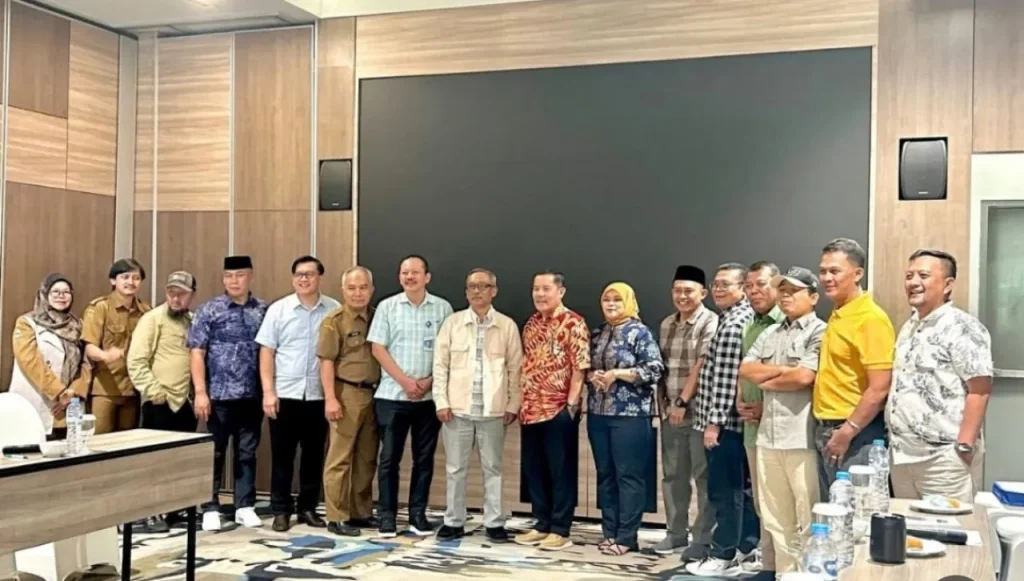 Panitia Khusus (Pansus) VI DPRD Kabupaten Bandung melaksanakan rapat pembahasan dua Rancangan Peraturan Daerah (Raperda) pada 15–17 September 2026. Rapat tersebut membahas Raperda tentang Perubahan Keempat atas Peraturan Daerah tentang Penyertaan Modal Pemerintah Daerah pada PDAM serta Raperda tentang Pencegahan, Penyebarluasan dan Penggunaan Pornografi.