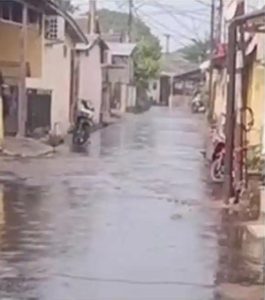 Mulai Hujan, tampak jalanan di kawasan Kecamatan Lemabang basah karena diguyur hujan, Minggu (20/9/2026) siang. Badan Meteorologi, Klimatologi, dan Geofisika (BMKG) Sumatera Selatan memprakirakan cuaca di sejumlah wilayah Sumatera Selatan pada, Senin (21/9/2026). (Sripoku.com/Instagram/@palembang.update)