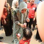 Feby Herman Deru Peluk dan Semangati Korban Kebakaran 8 Ulu: Tetap Sabar, Tabah, dan Kuat